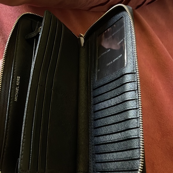 Michael kors wallet - Picture 4 of 4